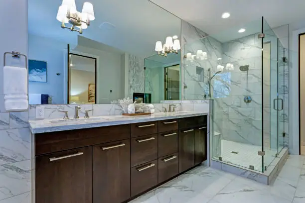Clean Glass, Open Space: Why Clear Shower Doors Frameless Designs Suit Modern Bathrooms
