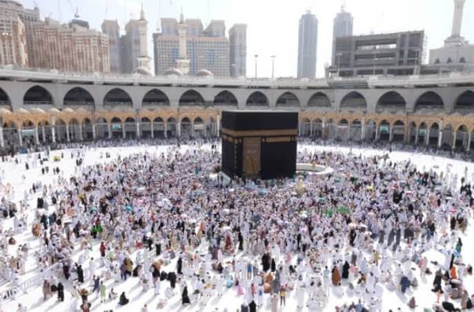 Is Group Umrah or DIY Booking Better for Travellers from Toronto?