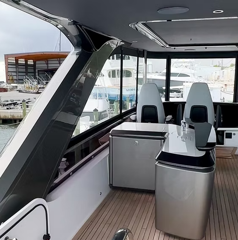 Marine Canvas Enclosures: How to Choose the Right Boat Enclosure for Protection and Visibility